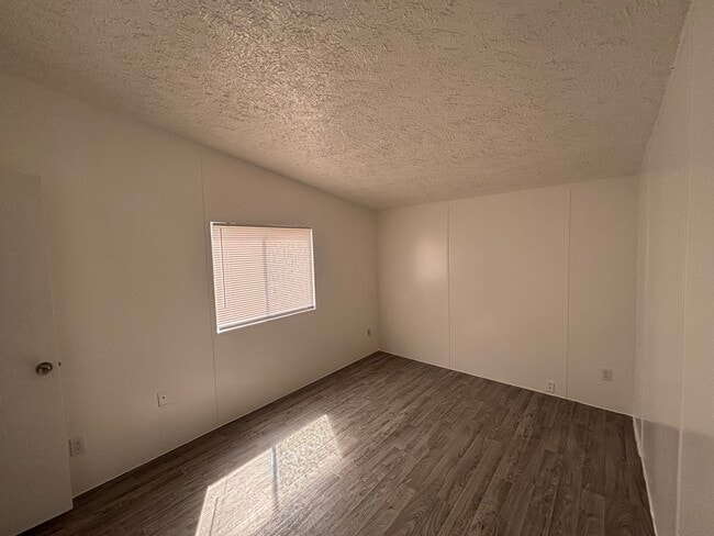 Building Photo - 4098 E White Water Dr