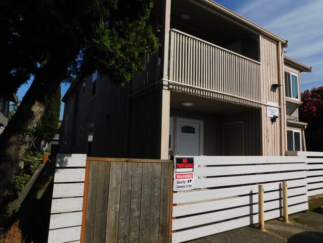 Building Photo - 516 Shattuck Ave S