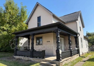 Building Photo - 706 Davis St