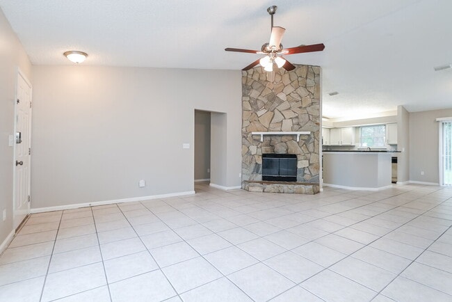 Building Photo - 1225 Peabody Dr E