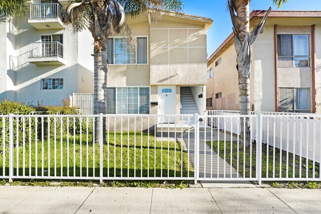 Foto del edificio - 12058 Culver Blvd