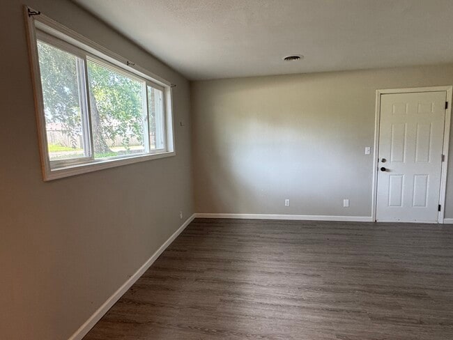Building Photo - 3240 Heatherton Dr
