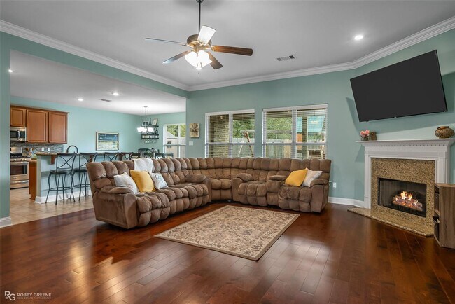 Foto del edificio - Gated community across from Calvary Baptis...