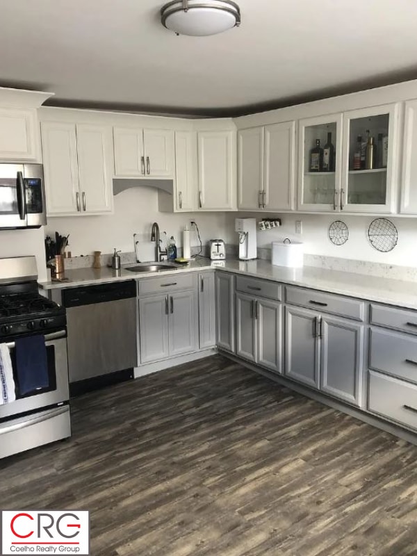 Building Photo - 70 School St