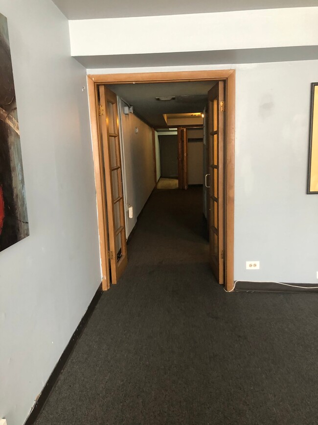 Building Photo - 100 Vana Dr