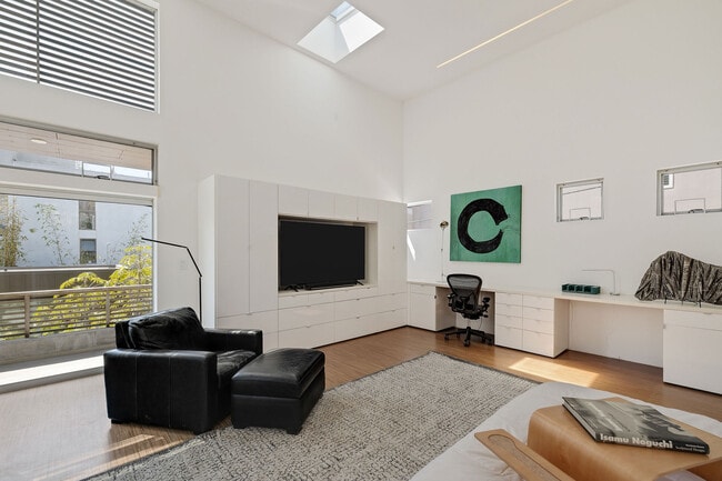 Building Photo - 27 Driftwood St