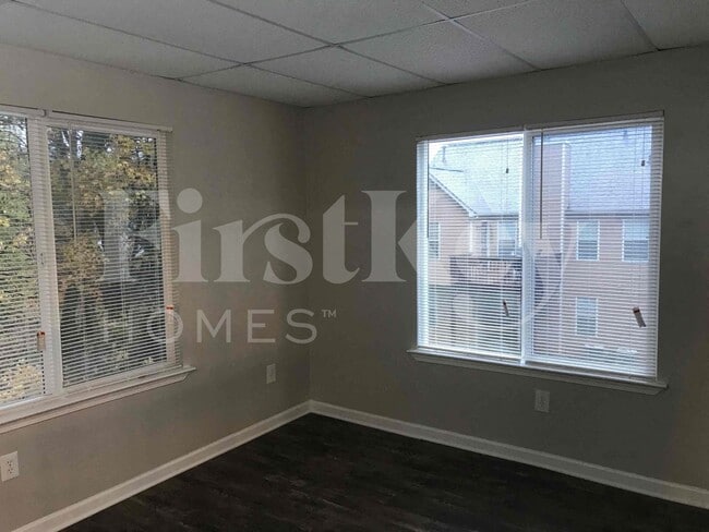 Building Photo - 4020 Brookfield Way
