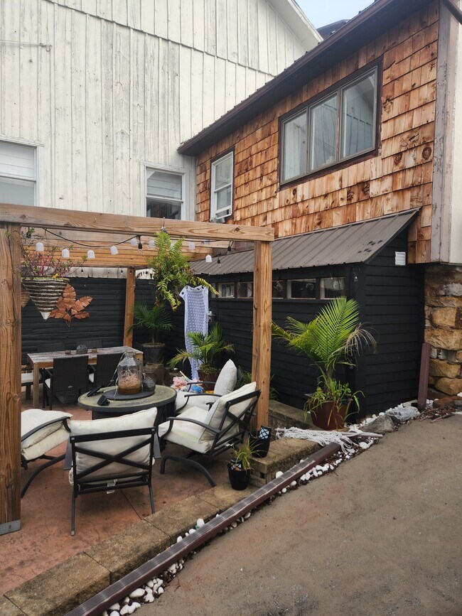 Foto del edificio - 2104 Northway Rd