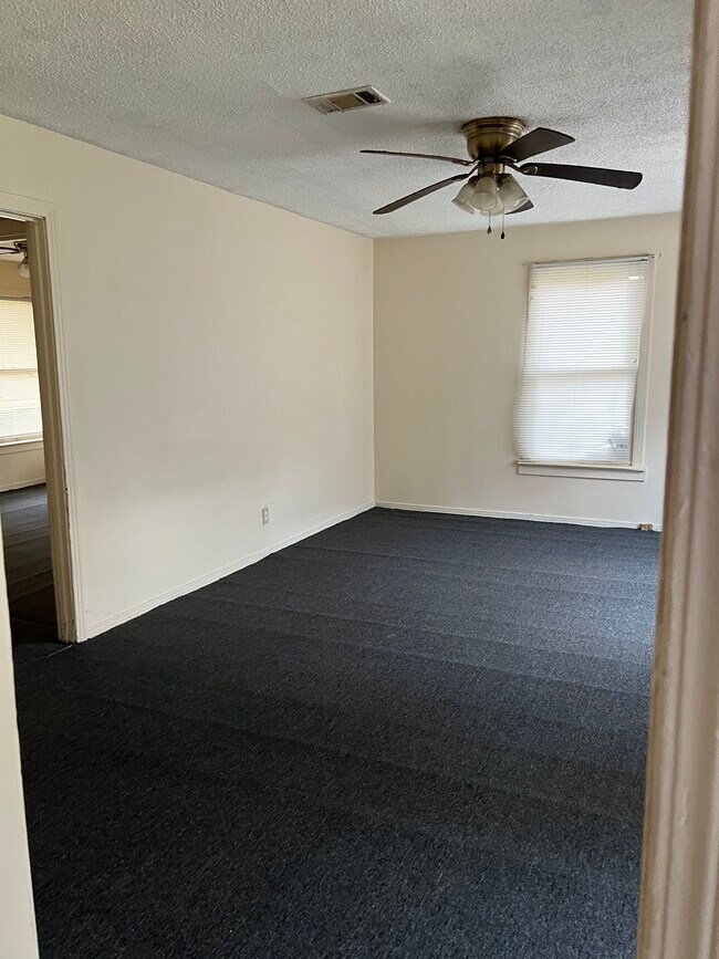 Dormitorio - 1510 S 5th St