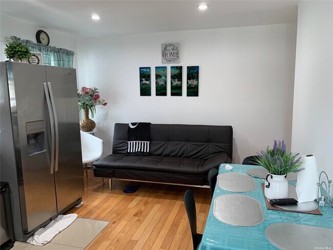 Building Photo - 86-20-86124 124th St