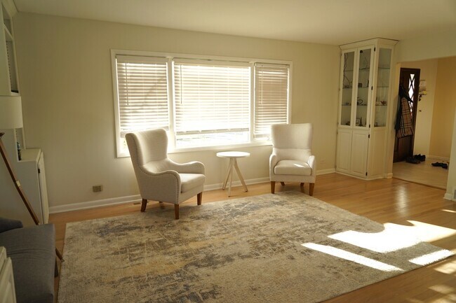 Building Photo - 127 Riverside Dr