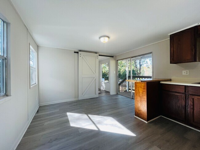 Building Photo - 954 Johnson Rd