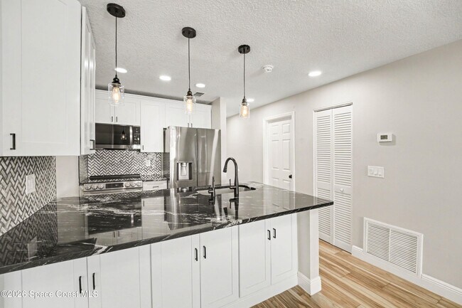 Building Photo - 8741 Seagrape Ct