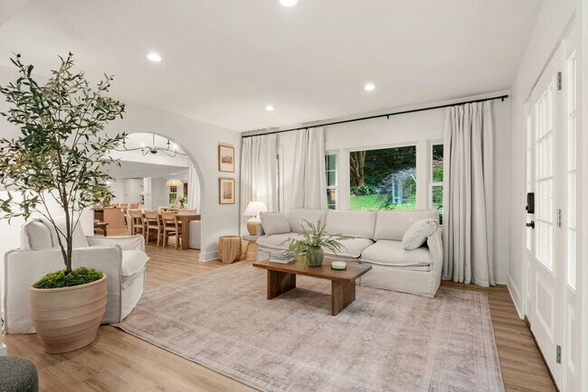 Foto del edificio - 125 Little Willow Cir
