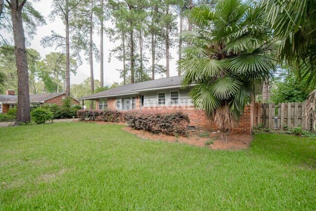 Building Photo - 2136 Robin Rd