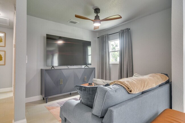 Foto del edificio - 675 Cohn Ln