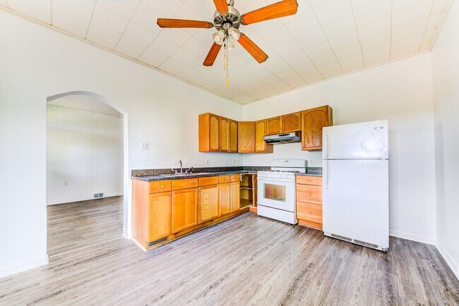 Foto del edificio - Available June 2024 - Spacious 3 Bedroom, ...