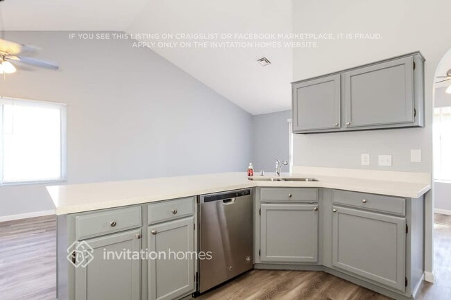 Foto del edificio - 4501 N 106th Dr