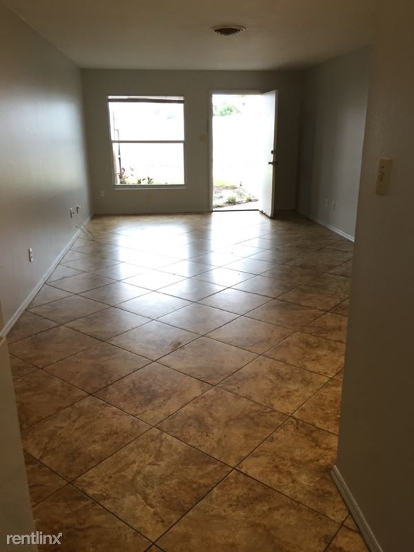 Building Photo - 2 br, 2 bath Apartment - 127 Begonia St