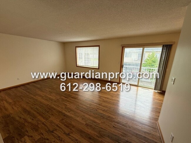 Building Photo - End Unit Townhouse Available Now, Updated ...