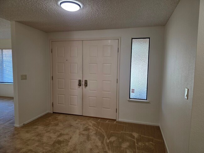 Foto del edificio - 6336 Stone Bridge Rd