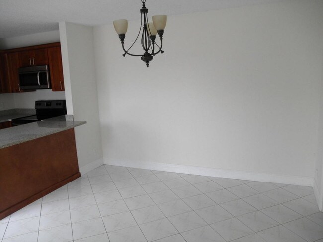 Building Photo - 1700 Forest Lakes Cir