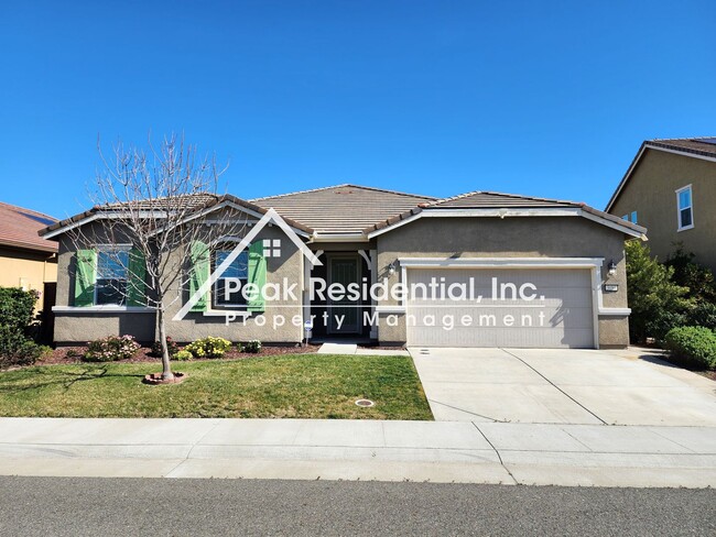 Building Photo - Updated 4bd/3ba Roseville Home with 2 Car ...