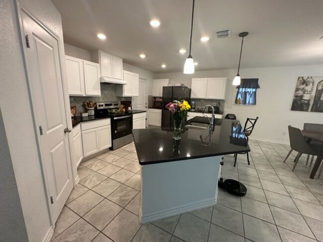 Building Photo - Coming soon... Beautiful 3 bedroom 2 bath ...