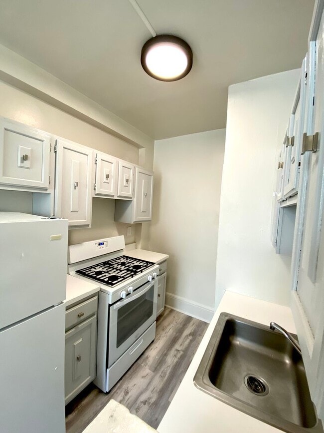 St. Luke's Place Apartment Homes Apartments at 7 St Lukes Pl Montclair, NJ