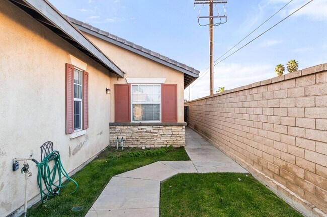 Building Photo - Beautiful Corner Home