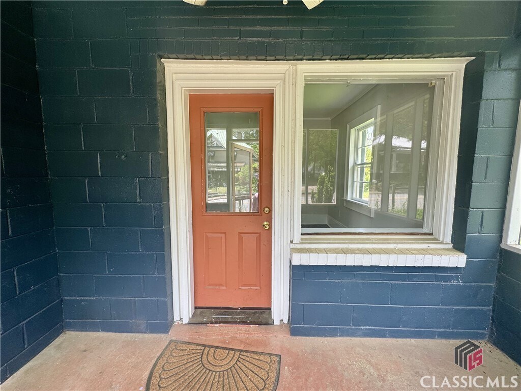 Foto principal - 1376 W Hancock Ave