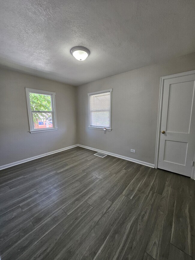 Building Photo - 625 S Dale Ct