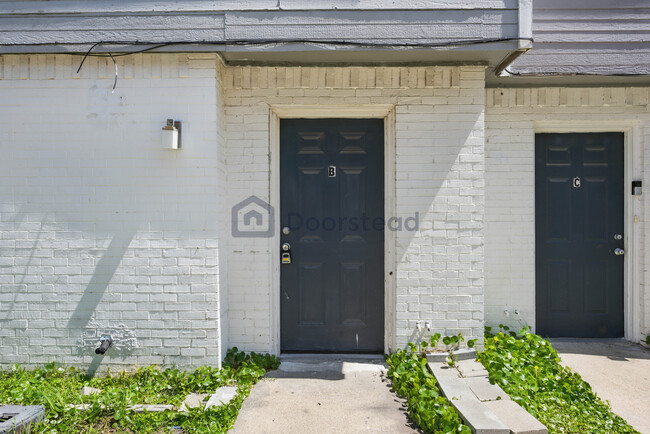 Building Photo - 4626 San Jacinto St