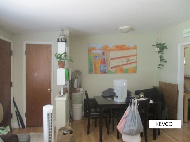 Foto del edificio - Three Bedroom Home Right By CSU Campus