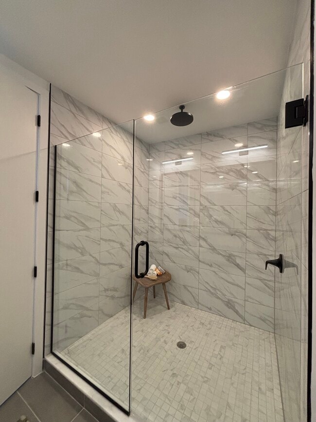 Building Photo - 2331 NE 171st St