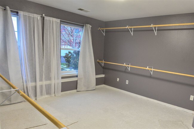 Building Photo - 3125 Prospect Dr