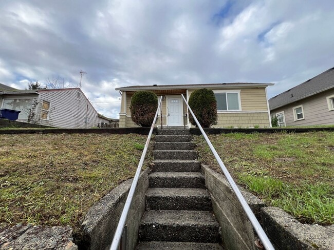 Building Photo - Approved Application-Two Bedroom Charmer i...
