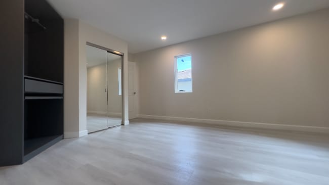 Building Photo - 39391 Tiburon Dr