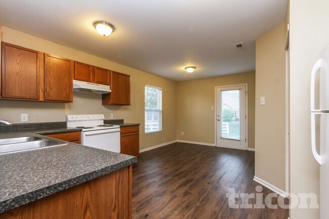 Foto del edificio - 1615 Blue Grass Pkwy
