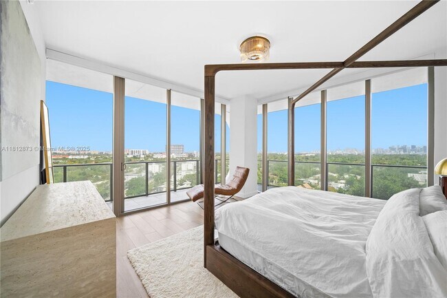 Foto del edificio - 2678 Tigertail Ave