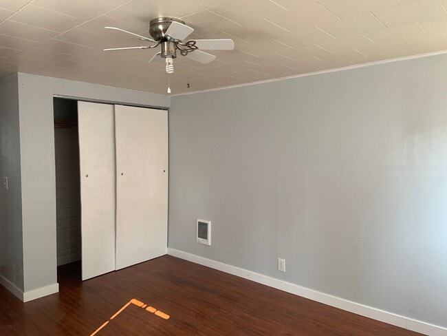 Building Photo - Hard to find 1 bdrm, 1 bath house with carport.