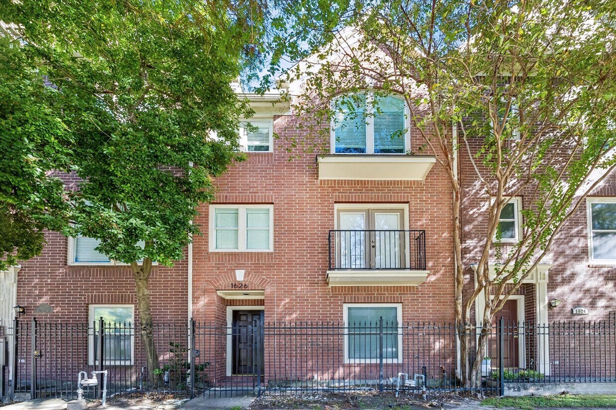 Foto principal - 1626 Genesee St