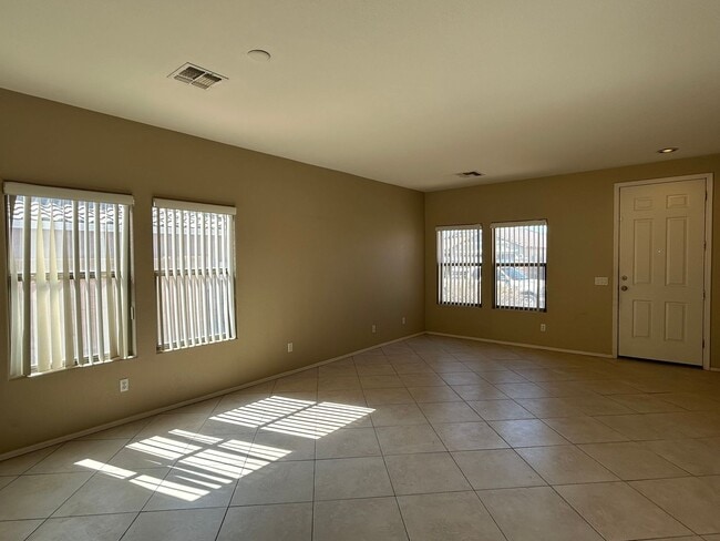 Foto del edificio - 25758 W Nancy Ln
