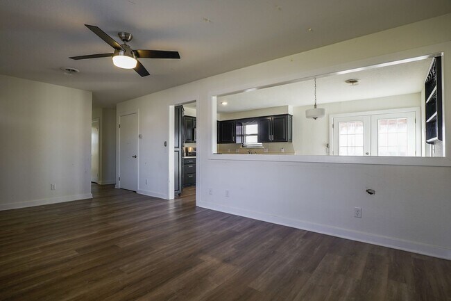 Foto del edificio - 3 Bedroom 2 Bath home on HUGE lot in Farmington!