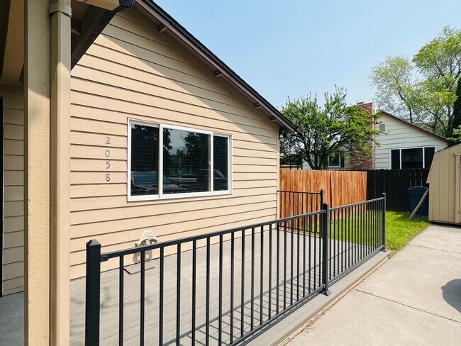 Foto del edificio - Centrally Located Duplex