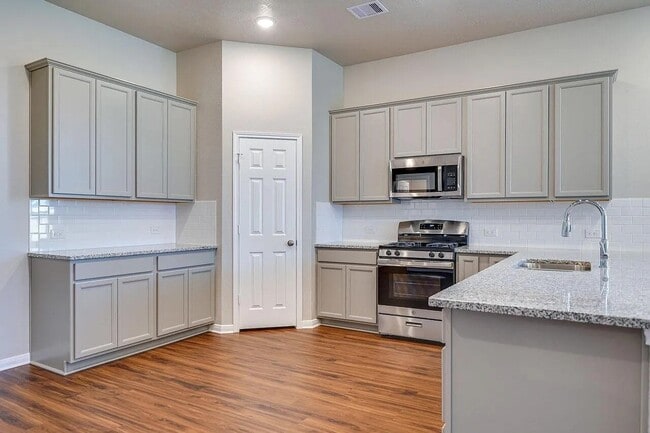 Building Photo - 1042 Tomball Downs Dr