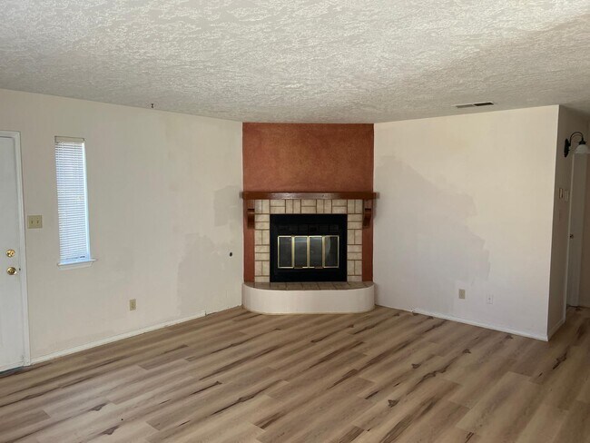 Foto del edificio - 5801 Lowell St NE
