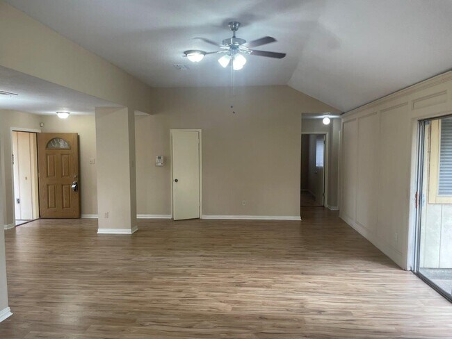 Foto del edificio - 15231 Cabots Landing Dr