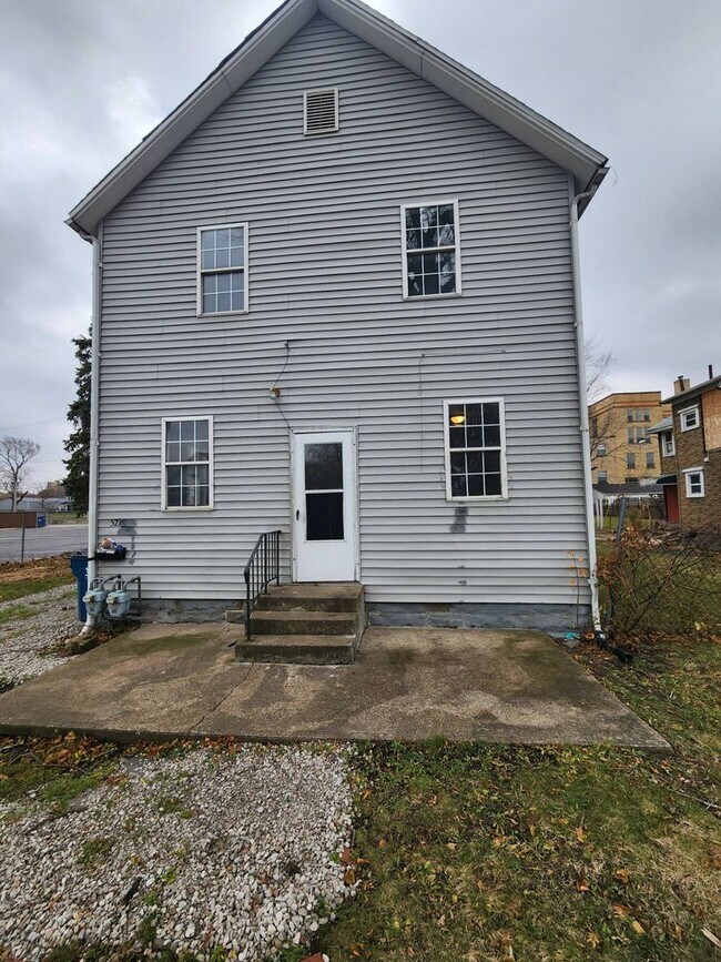 Building Photo - 521 W 14th St