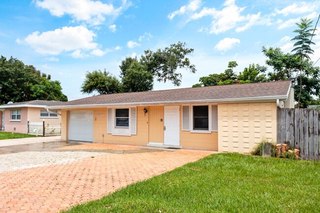 Foto del edificio - 3217 McIntosh Rd